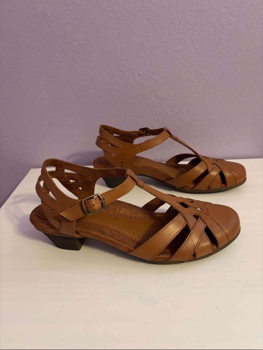 Cobb Hill by New Balance Women's Beautiful Brown Strappy Leather Sandals - Picture 2 of 7